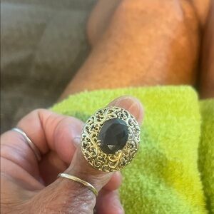 Vintage Women’s Elegant Black and Gold Women's Ring beautiful jewelry